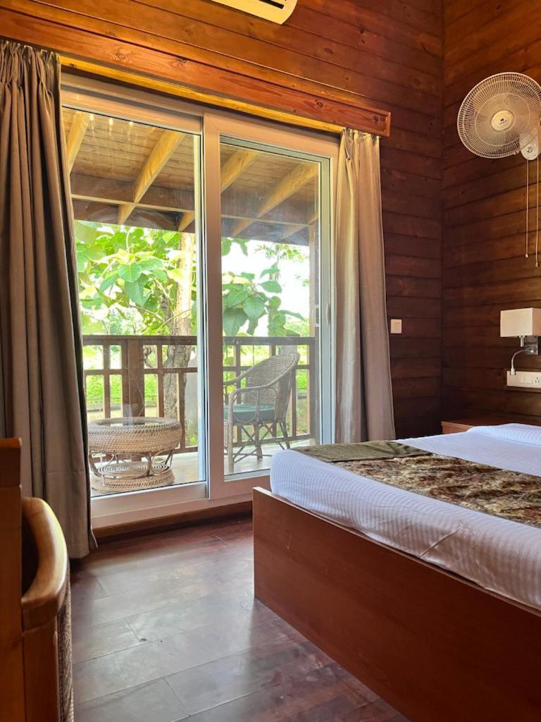 Jironi Resort Tezpur Exteriör bild